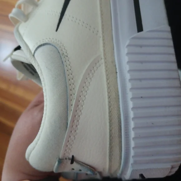 Nike Cream Sneakers - Picture 8 of 10